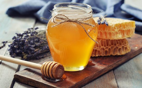 Сколько белка в меде на 100 грамм. Сколько калорий в мёде? Мёд цветочный – калорийность.