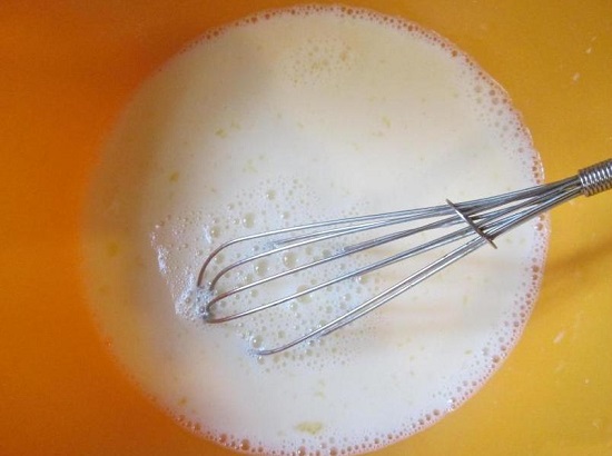 Заливной пирог с луком и яйцом: рецепты приготовления на сметане, майонезе и кефире