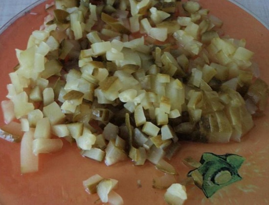 Салат с сайрой консервированной и яйцами: рецепты приготовления вкусных рыбных закусок