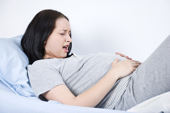 О чем говорят спазмы внизу живота при беременности?