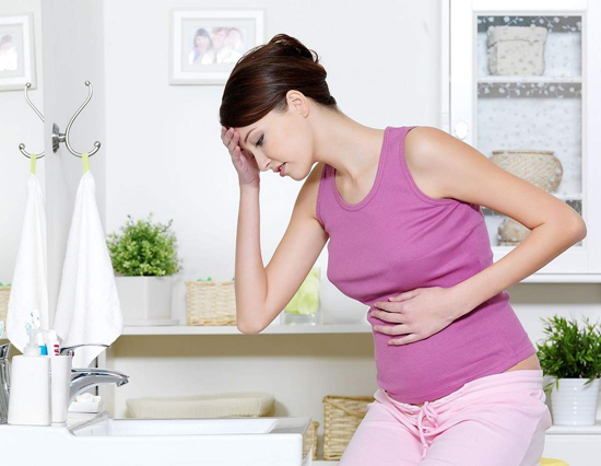 Что делать, если появились спазмы в желудке при беременности?