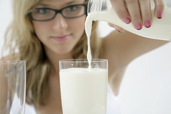 Полезно ли взрослым пить грудное молоко?