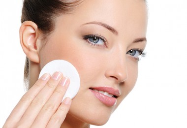 Молочко для снятия макияжа: как выбрать и пользоваться