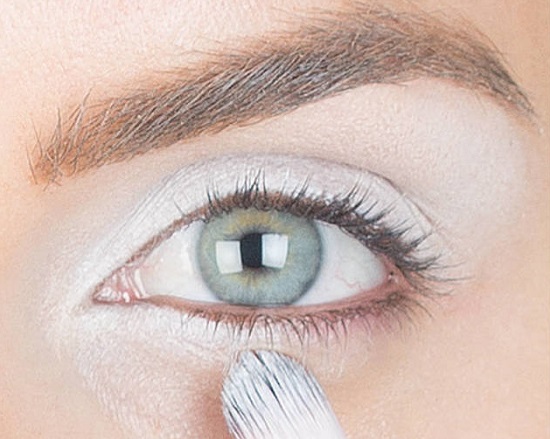 Как сделать макияж для серых глаз?