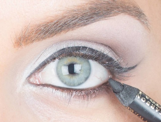 Как сделать макияж для серых глаз?