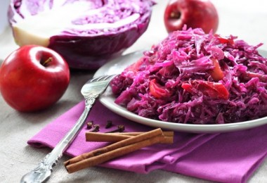 Салат с красной капустой: простые рецепты с пошаговыми фото