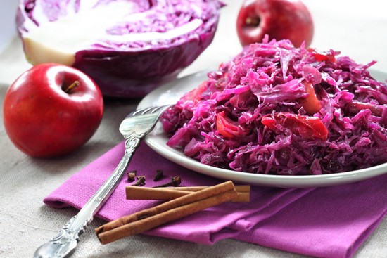 Салат с красной капустой: простые рецепты с пошаговыми фото