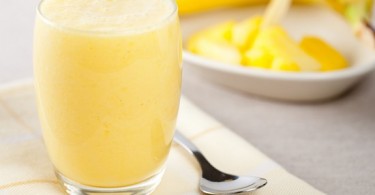 Смузи с бананом, овсянкой, молоком и творогом: рецепты