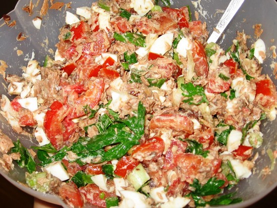 вкусный салат с тунцом