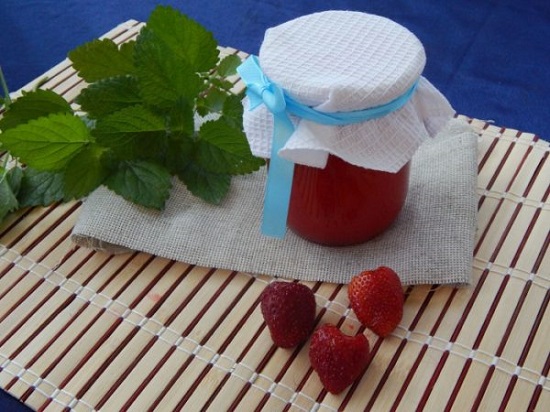 варенье из клубники с целыми ягодами