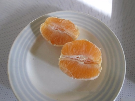Очищаем апельсины