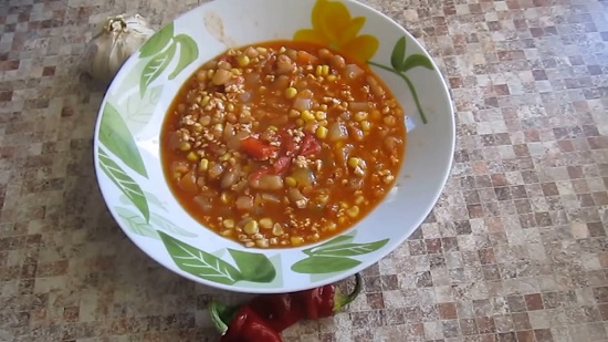 Мексиканский суп с фасолью, фаршем и кукурузой