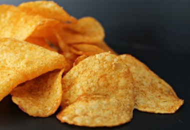 Как приготовить чипсы в микроволновке из лаваша и картофельные?