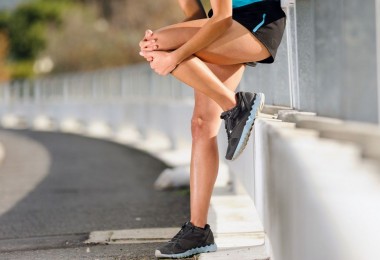 Чем лечить боли в коленях?