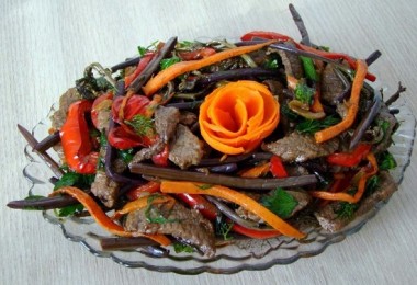 Салат из папоротника (по-корейски, с яйцом, мясом): рецепты