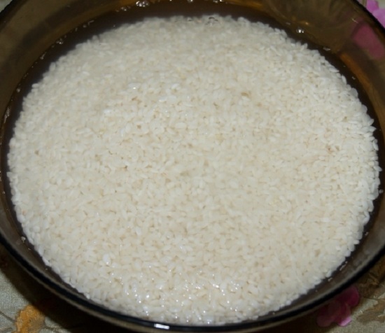 Промываем рисовую крупу