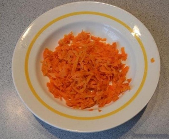 Морковный слой будет первым в салате