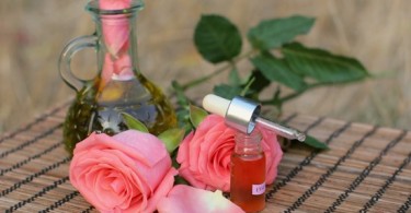 В чем польза масла розы в уходовых процедурах?