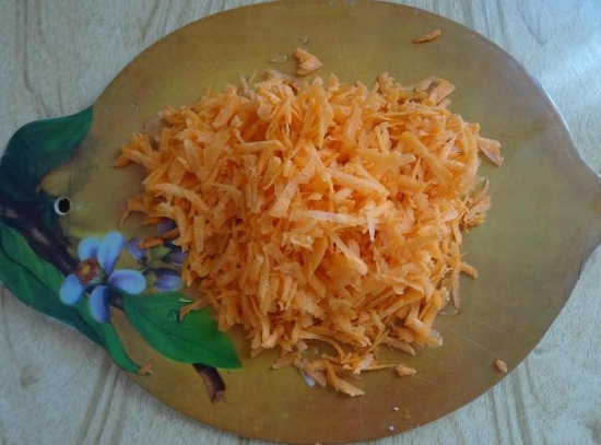 морковь шинкуем на терке