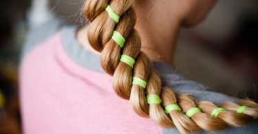 Плетение кос с лентами: красивые варианты