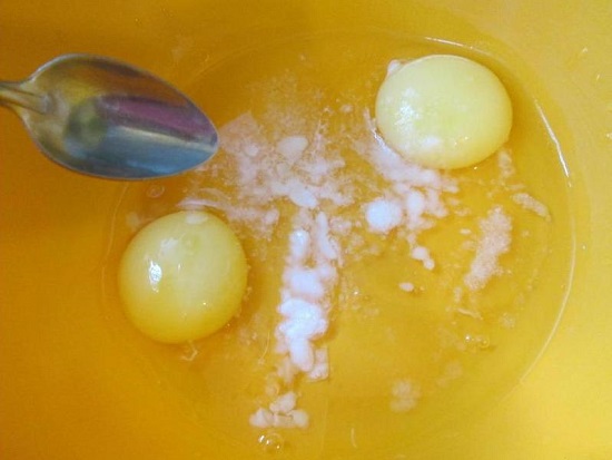 яйца и соль