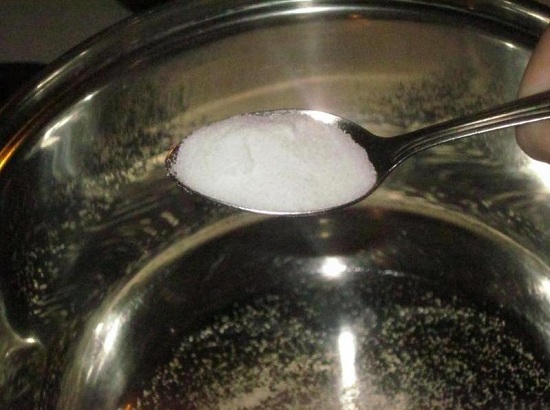 добавляем соль мелкого помола