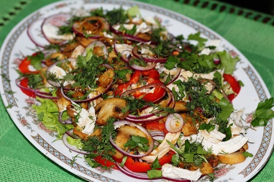 Салат с жареными шампиньонами: рецепт с фото